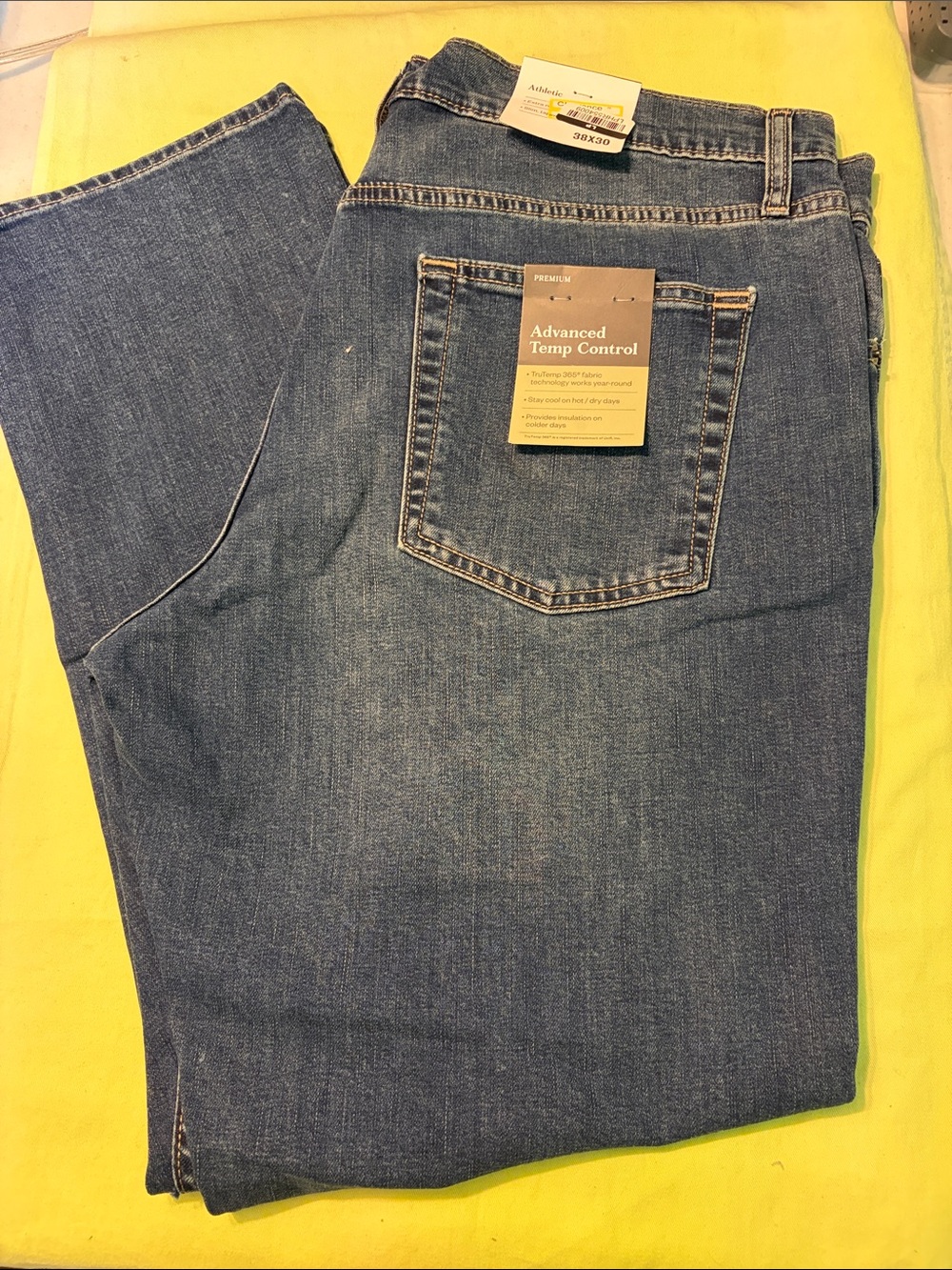 Relaxed Fit Men's Jeans in Mid Blue with Advanced Temp Control